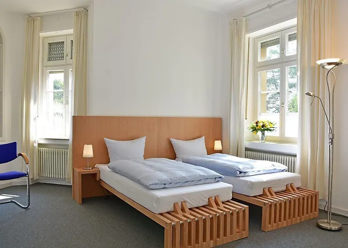 Отель Robert-schuman-haus